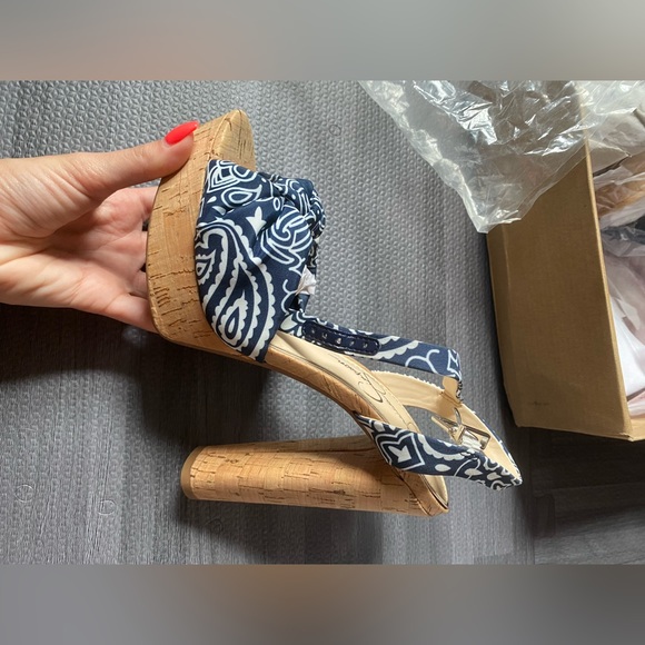 NWB Jessica Simpson Navy Paisley Print Heel - Picture 7 of 10